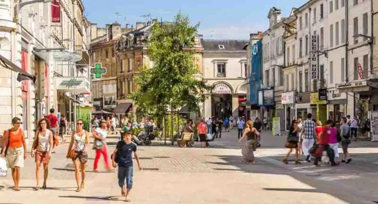Le Jardin Niortais - Hyper Centre- Proche Gare - Paisible - Grand Jardin Prive, Wifi Hd -Netflix Lejlighed Eksteriør billede